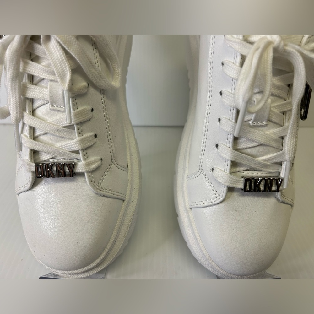 🤍”DKNY” NWT Women’s Matti Lace Up White Sneakers w/ Side Silver Zipper Detailing - Picture 3 of 15